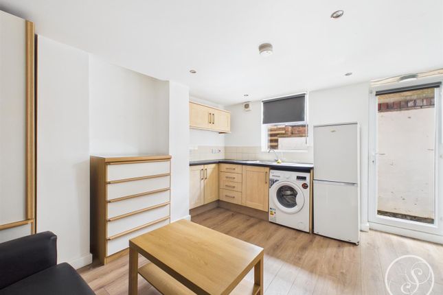 12A, Anderson Avenue, Leeds photo 4