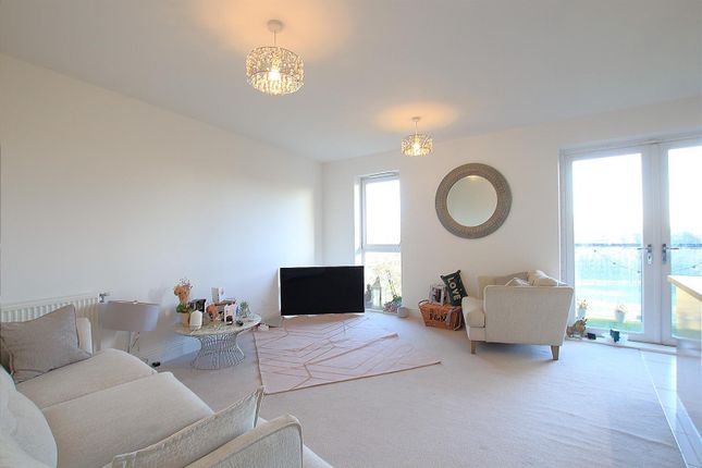 Flat for sale in Mayfair Court, Hunting Place, Heston