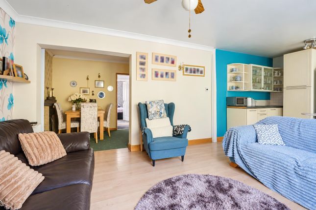 24, Glenwood Avenue, Leigh-on-Sea photo 3