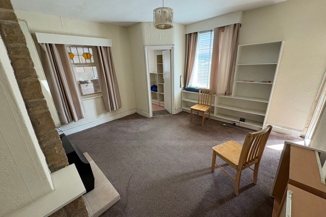 353, Wakefield Rd , Bradford photo 2