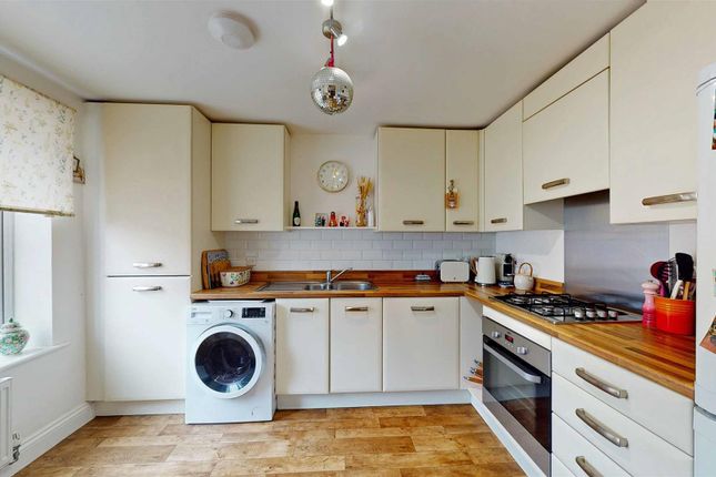 15, Groves Crescent, Stamford photo 3