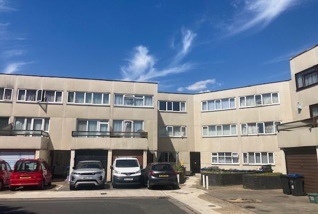 Thumbnail Flat for sale in Gale Close, Mitcham