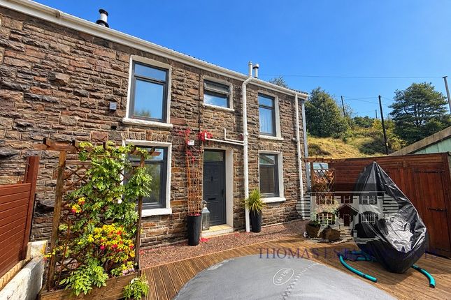 16, Lower Alma Place, Pentre photo 2