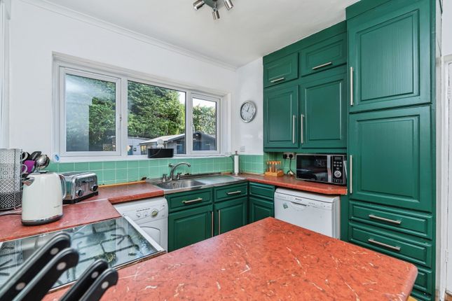 129, Midanbury Lane, Hampshire photo 4