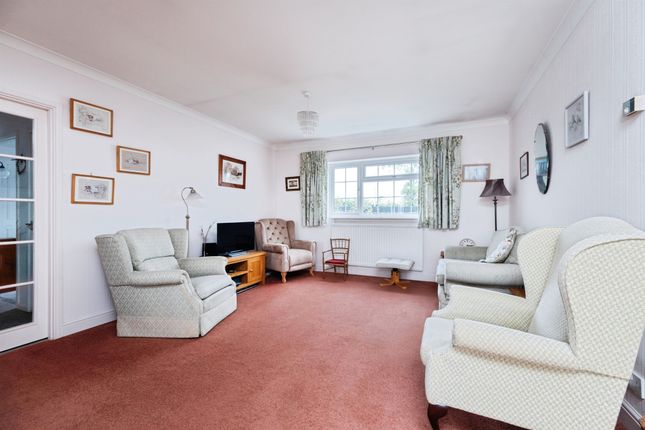 5, Manor Court, Bicester Road, Buckingham photo 2