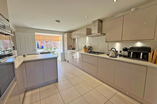 2, Foxglove Way, Scarborough photo 3