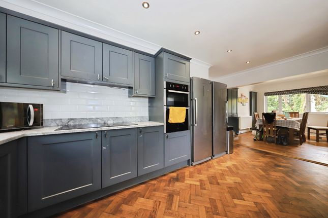 48, Hillgrove Crescent, Worcestershire photo 2