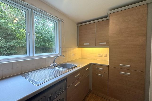 Flat 2, Rose Heyworth House, Newport photo 5