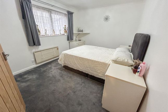 44, Battisford Drive, Clacton-On-Sea photo 4