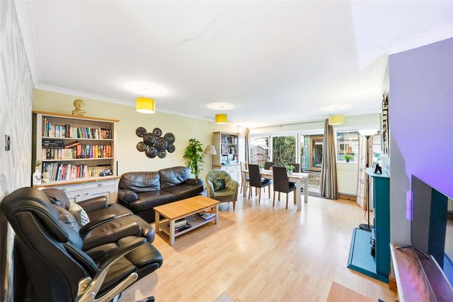 12, Waid Close, Dartford photo 3