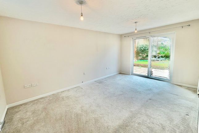 24, Long Meadow, Bridgend photo 2