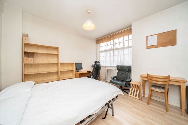 Flat 198, Russell Court, Woburn Place, London photo 4