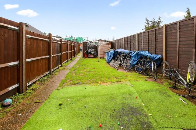 84, Farnham Road, Slough photo 2