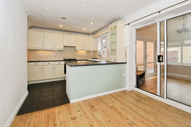 25, Crystal Drive, Peterborough photo 3