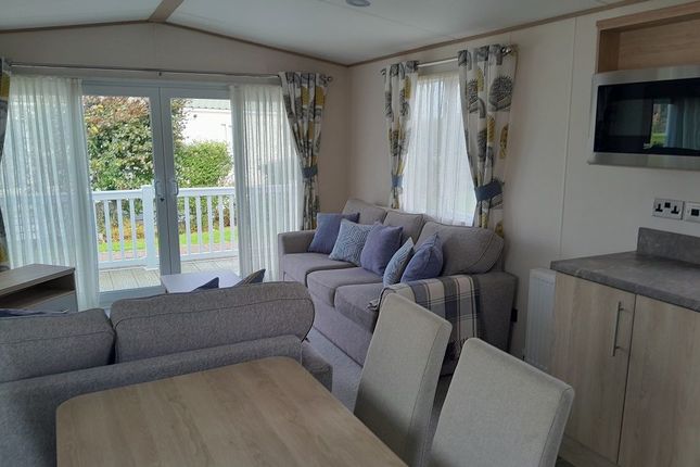 471 Sparrowhawk Drive, Preesall, Poulton-le-Fylde FY6 0RB, UK, Lancashire photo 2