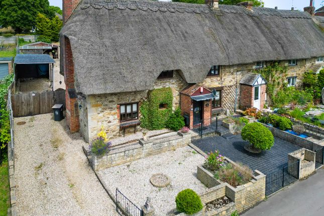 Thumbnail Cottage for sale in Station Road, Chiseldon, Swindon