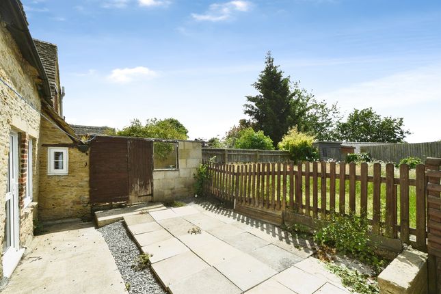 2, Hall Farm Cottages, Lechlade photo 2