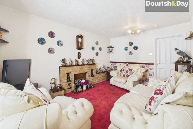 2 Howard Road, Stafford photo 2