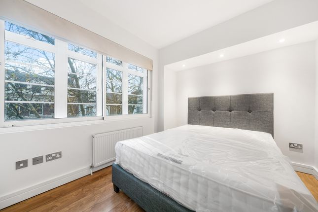 Flat to rent in Redcliffe Close, Old Brompton Road, London