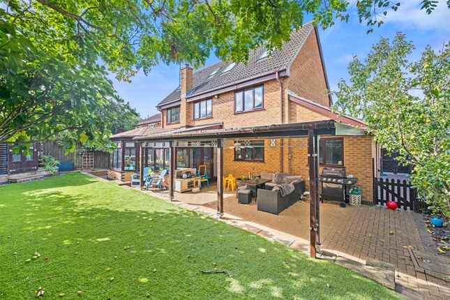 16, Restormel Close, Rushden photo 2