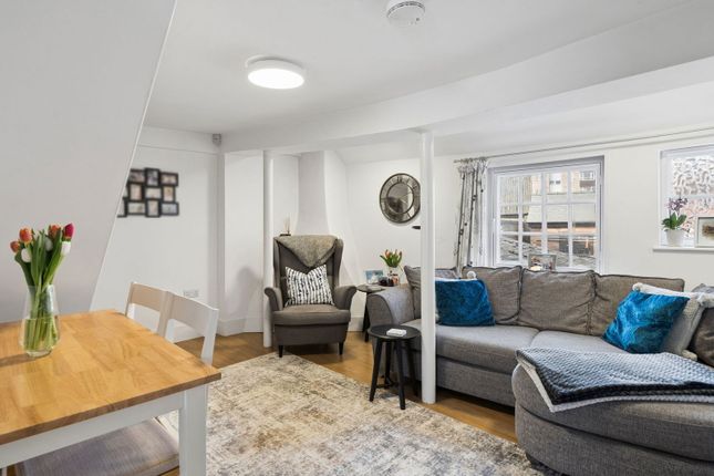72,Flat 2, High Street, Rickmansworth photo 4