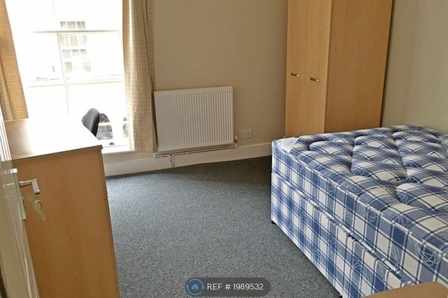Flat to rent in Royal York Crescent, Bristol