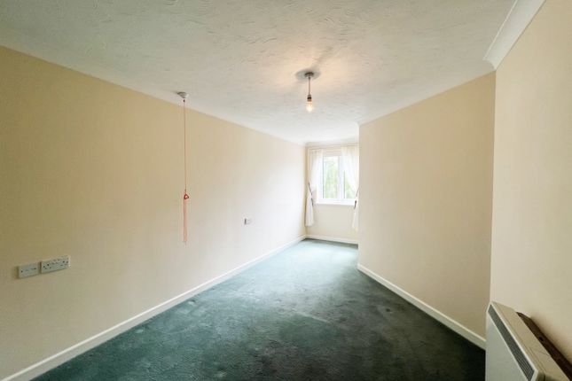 Flat to rent in Avongrove Court, The Avenue, Taunton, Somerset