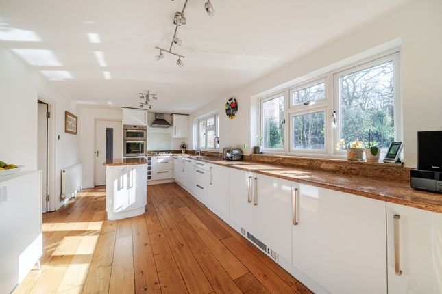 12, Gorselands Close, West Byfleet photo 4