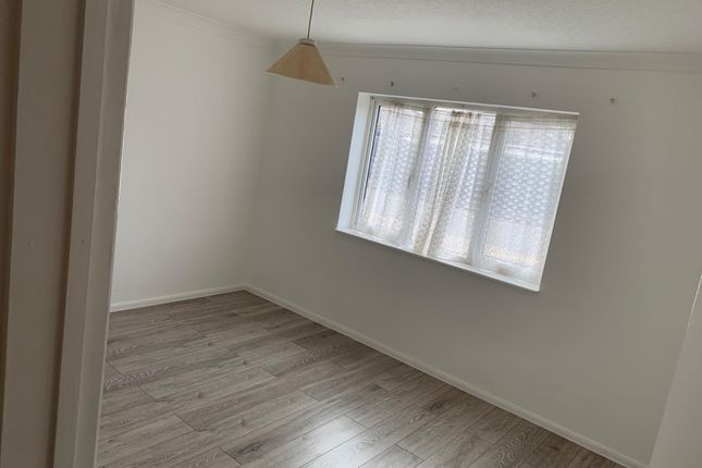 Studio Flat With Separate Kitchen Ideal For Couples Â£1250 All Inclusive