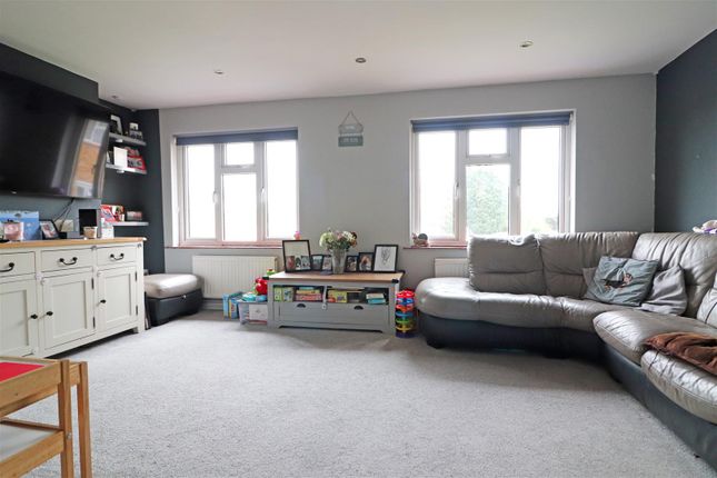 35, Tilers Way, Reigate photo 2