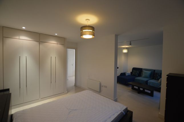 Apt 104, Leeds photo 4