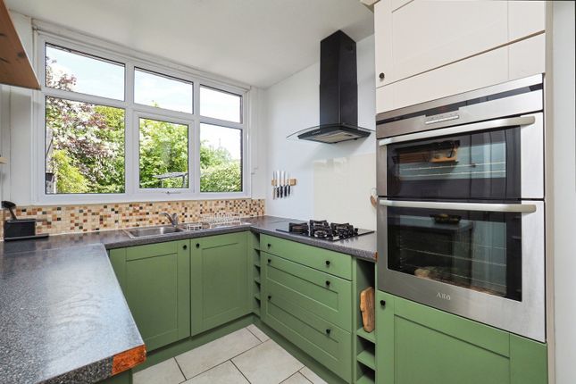 48, Russell Drive, Nottingham photo 4