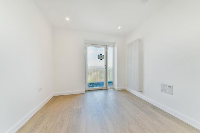Apartment 1404 Wellspring House 11, Seagull Lane, London photo 3