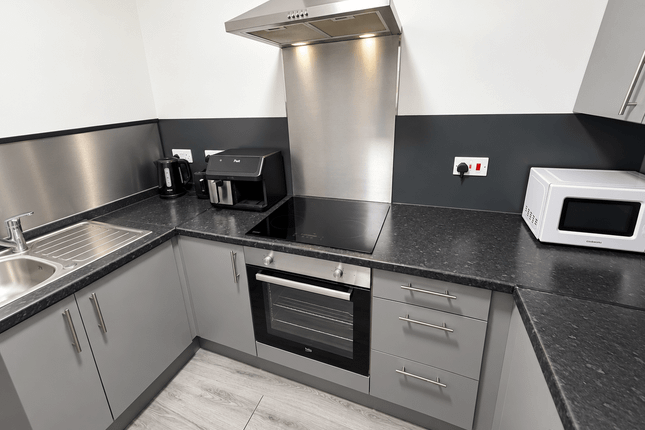 6 Hartington Road, SOUTHALL photo 2