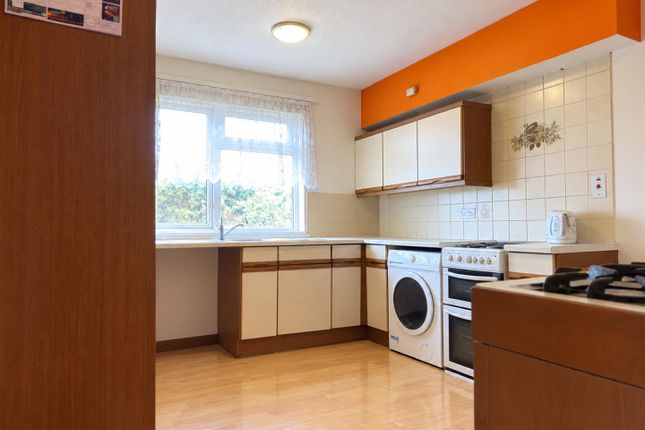 105, Weekes Drive, Slough photo 5