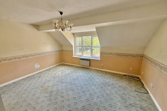 14, Chalet Court, Bordon photo 4