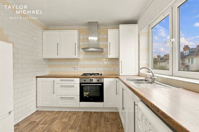15 Eaton Gardens, Hove photo 4