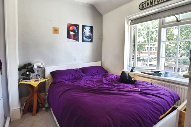27, Harris Road, Dagenham photo 3