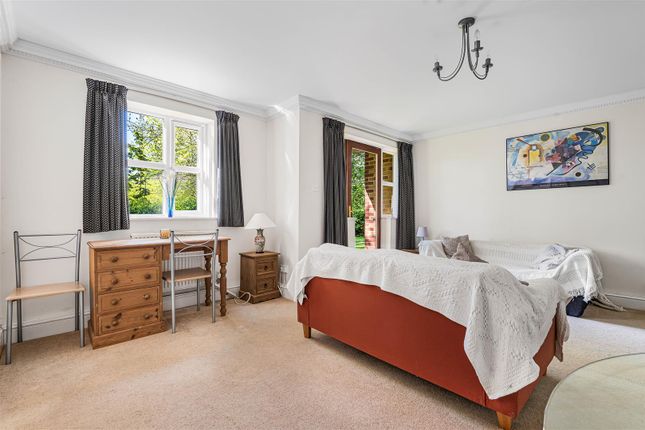 82 Mapledurham House, Elliotts Way, Reading photo 2