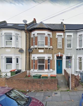 Thumbnail Flat to rent in Victoria Avenue, London