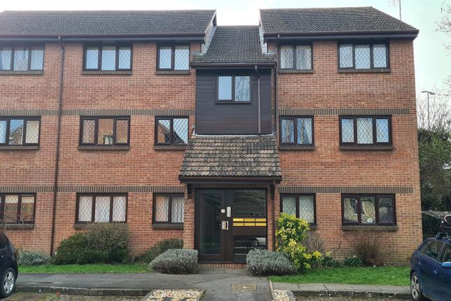 Thumbnail Flat to rent in Drum Mead, Petersfield
