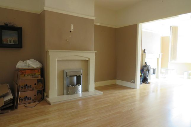 15, LEICESTER photo 3