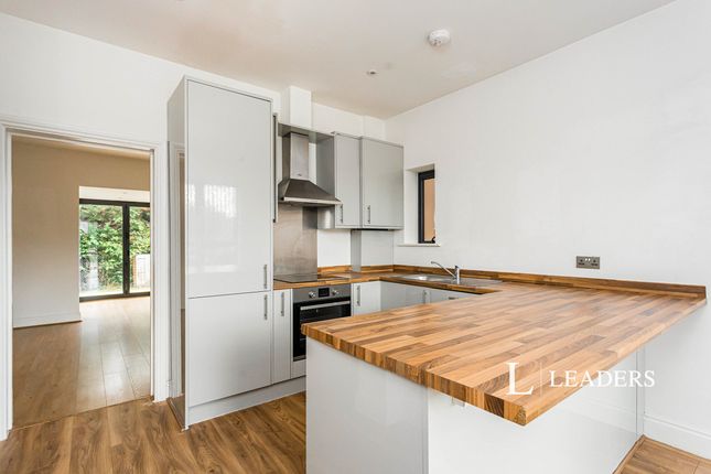 2, York Court, Sayers Common photo 2