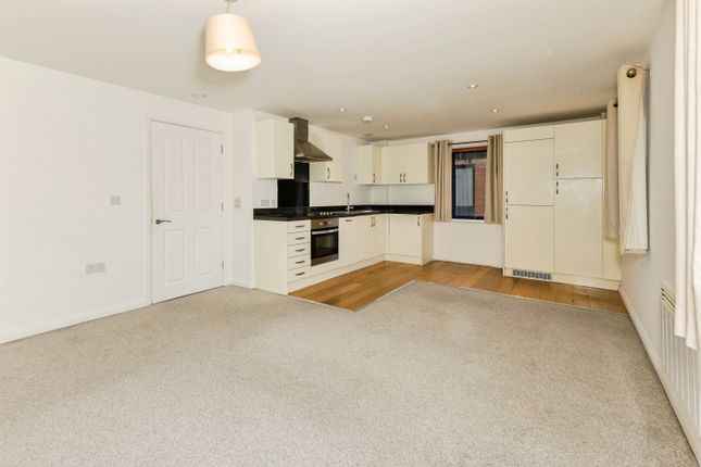Flat 6/Sovereign Court, 318a, Kings Road, Reading photo 4