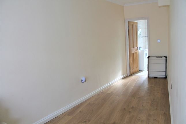 1, Eton Grove, Kingsbury photo 4