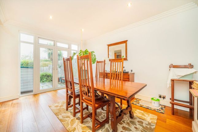 16, Clarendon Gardens, Wembley photo 4