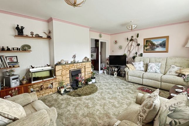 12, Hazel Grove, Trowbridge photo 3