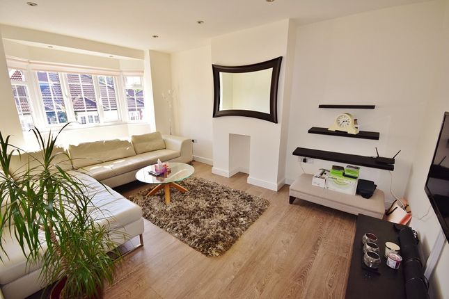 Thumbnail Flat for sale in St. Michael's Close, London