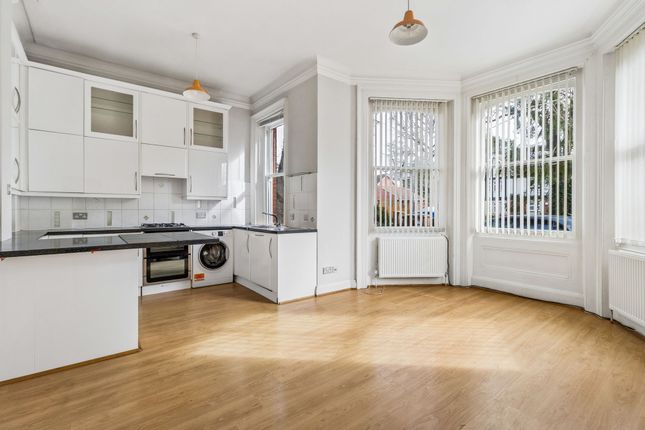 Flat 2, 126 Aldenham Road, Bushey, Bushey photo 2