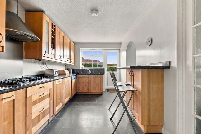 10 Birley Brook Drive, Chesterfield photo 4